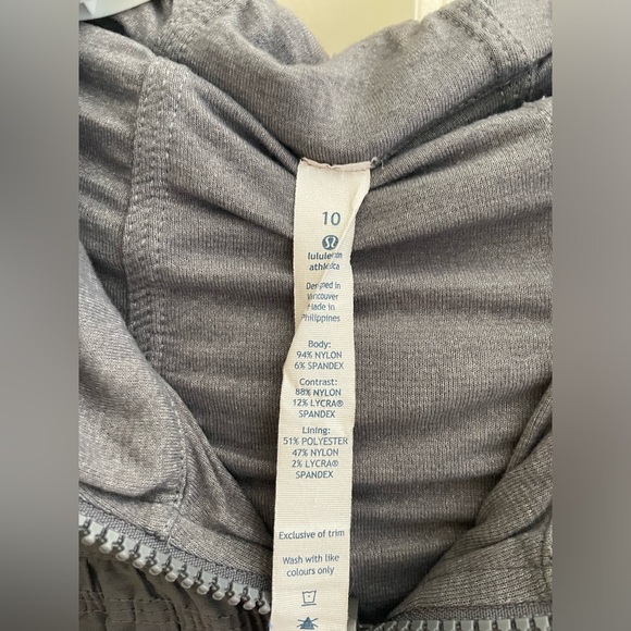 Lululemon jacket with hood & zipper - Picture 2 of 2